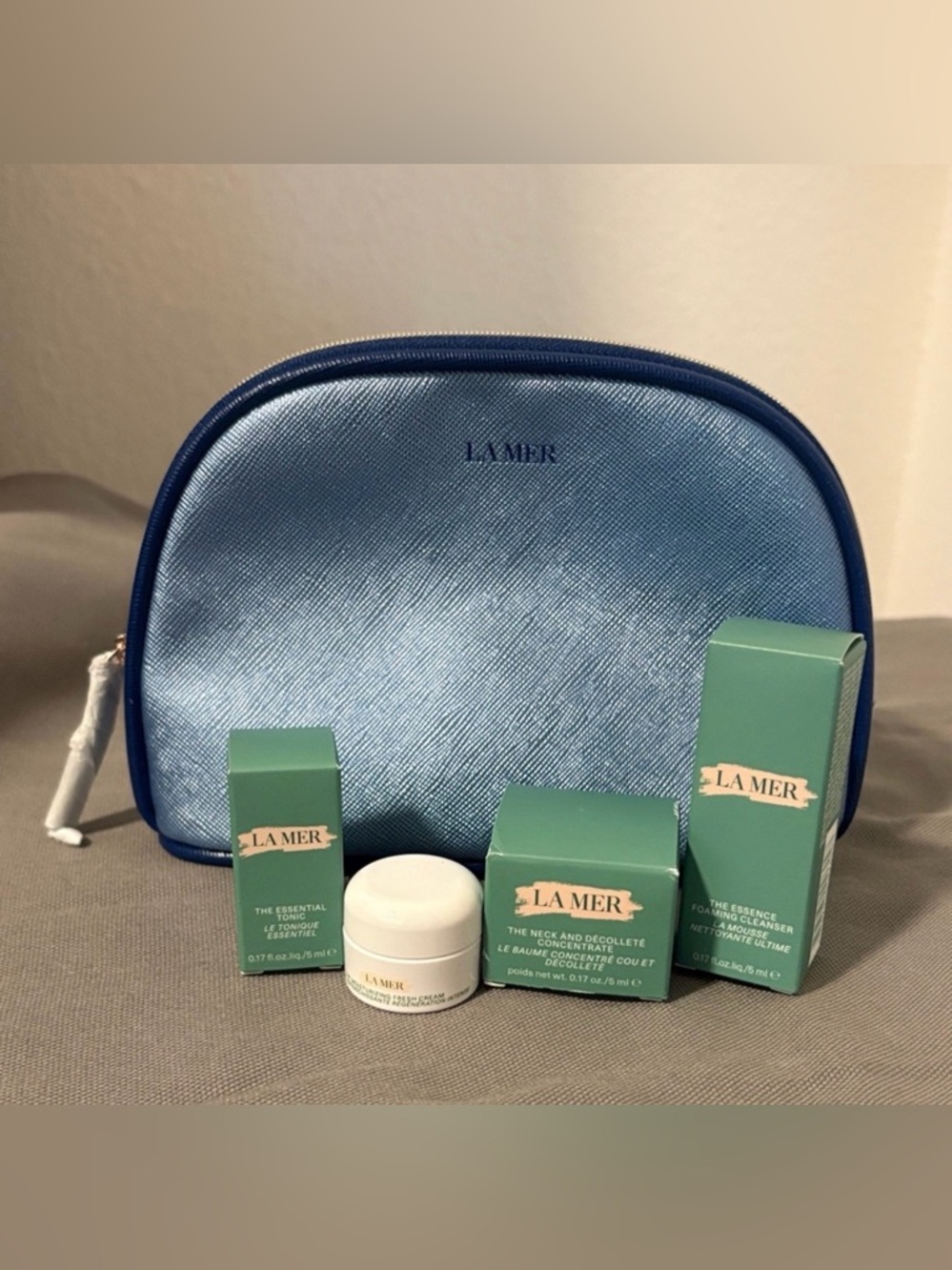 New LA MER 5 Pc Set Cosmetic Pouch With 4 Travel Mini Products